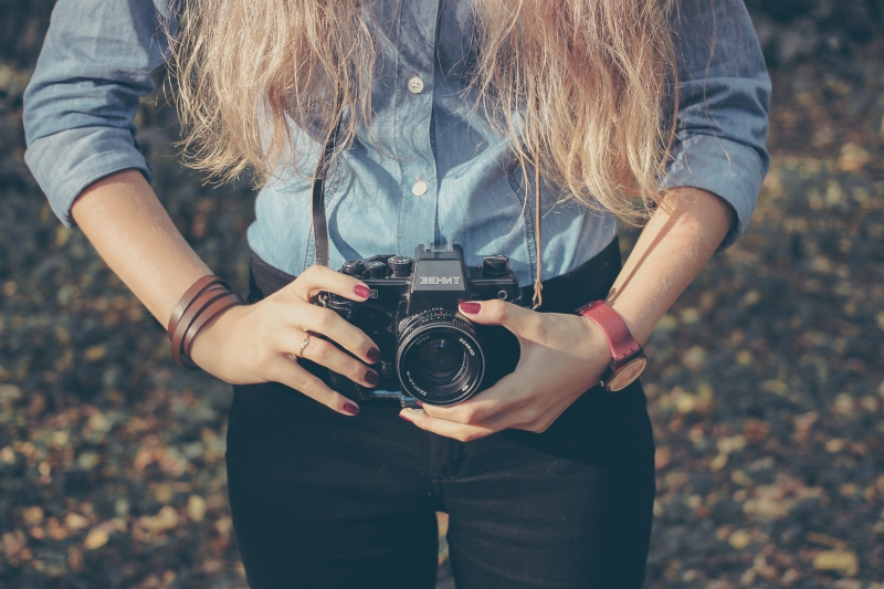 photographe-ST JEAN CAP FERRAT-min_hand-person-girl-woman-camera-photography-614-pxhere.com