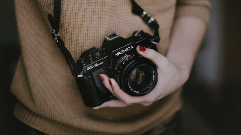 photographe-ST JEAN CAP FERRAT-min_woman-camera-photography-photographer-slr-dslr-319-pxhere.com